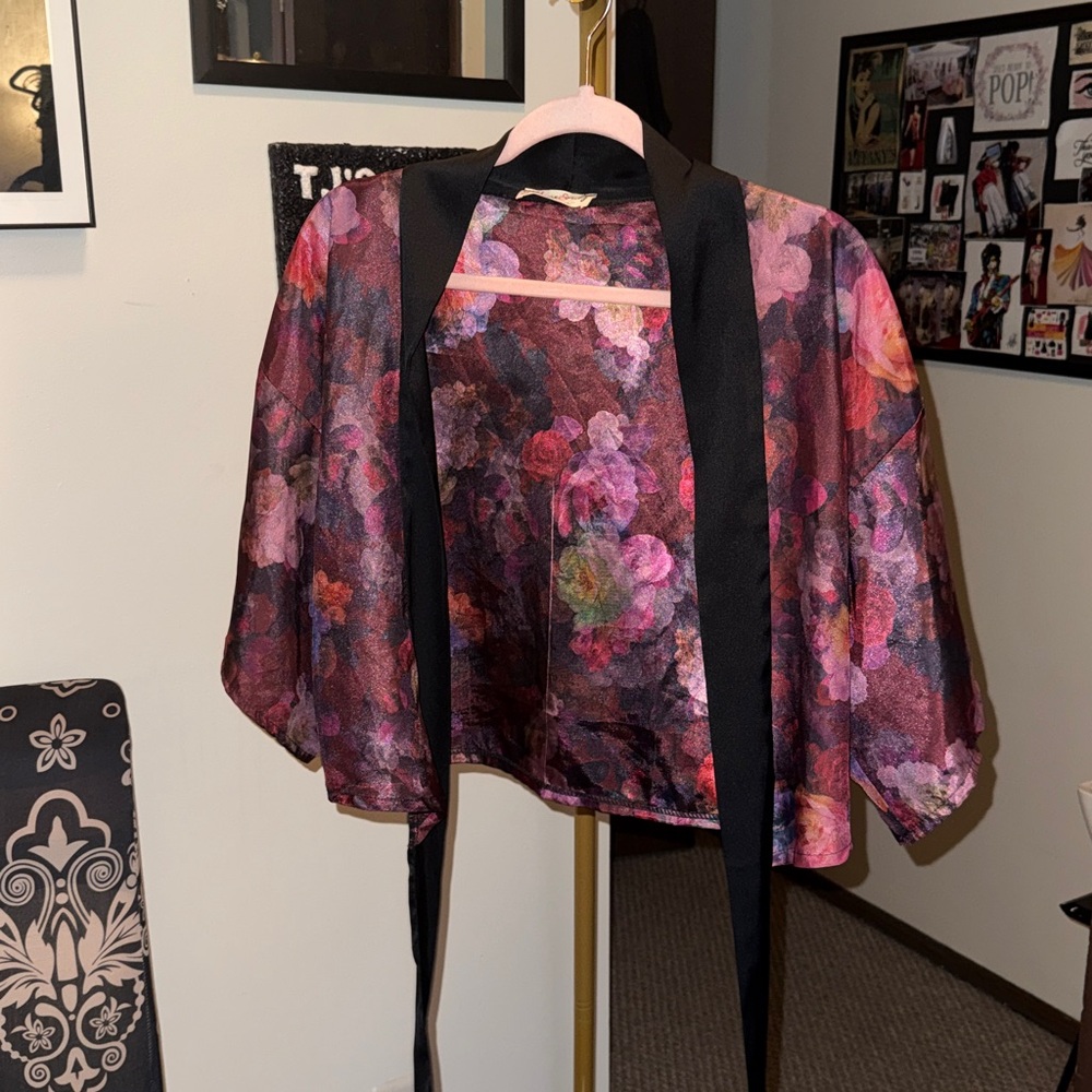 Urban Outfitters Floral Black Women's Kimono - Picture 8 of 8